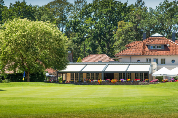 Bild 1 von Am Golfplatz